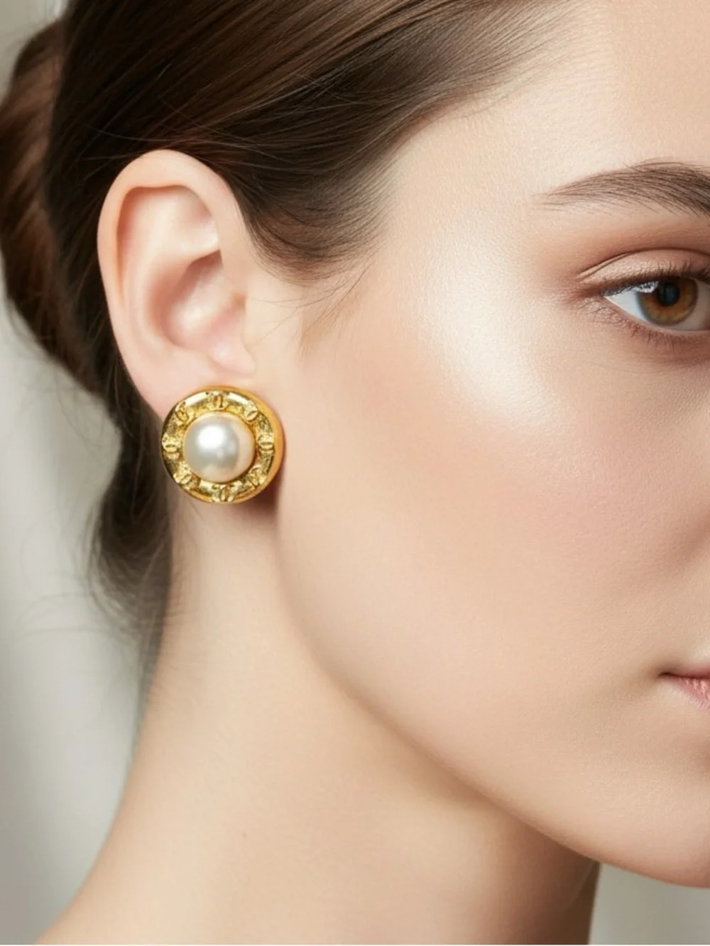 CHANEL Round Faux Pearl Gold Plated Coco Mark CC Logo Vintage Clip On Earrings